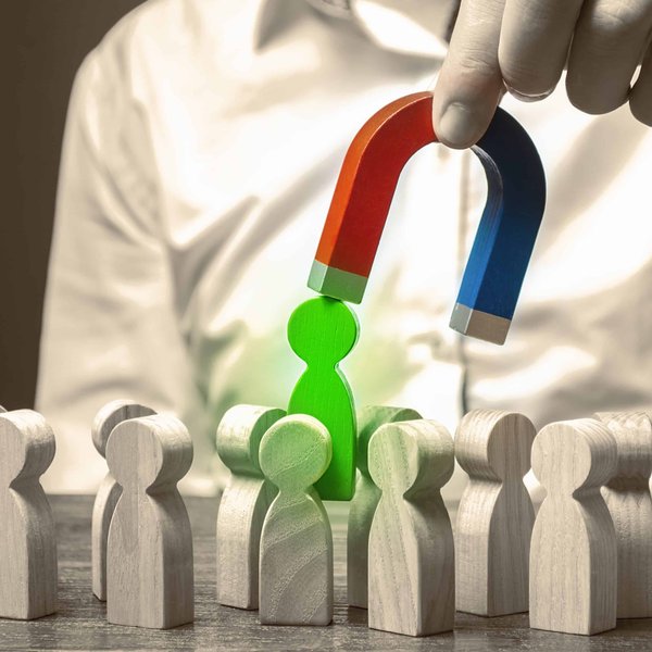 Comment choisir le bon type de location saisonnière pour attirer les voyageurs internationaux ?